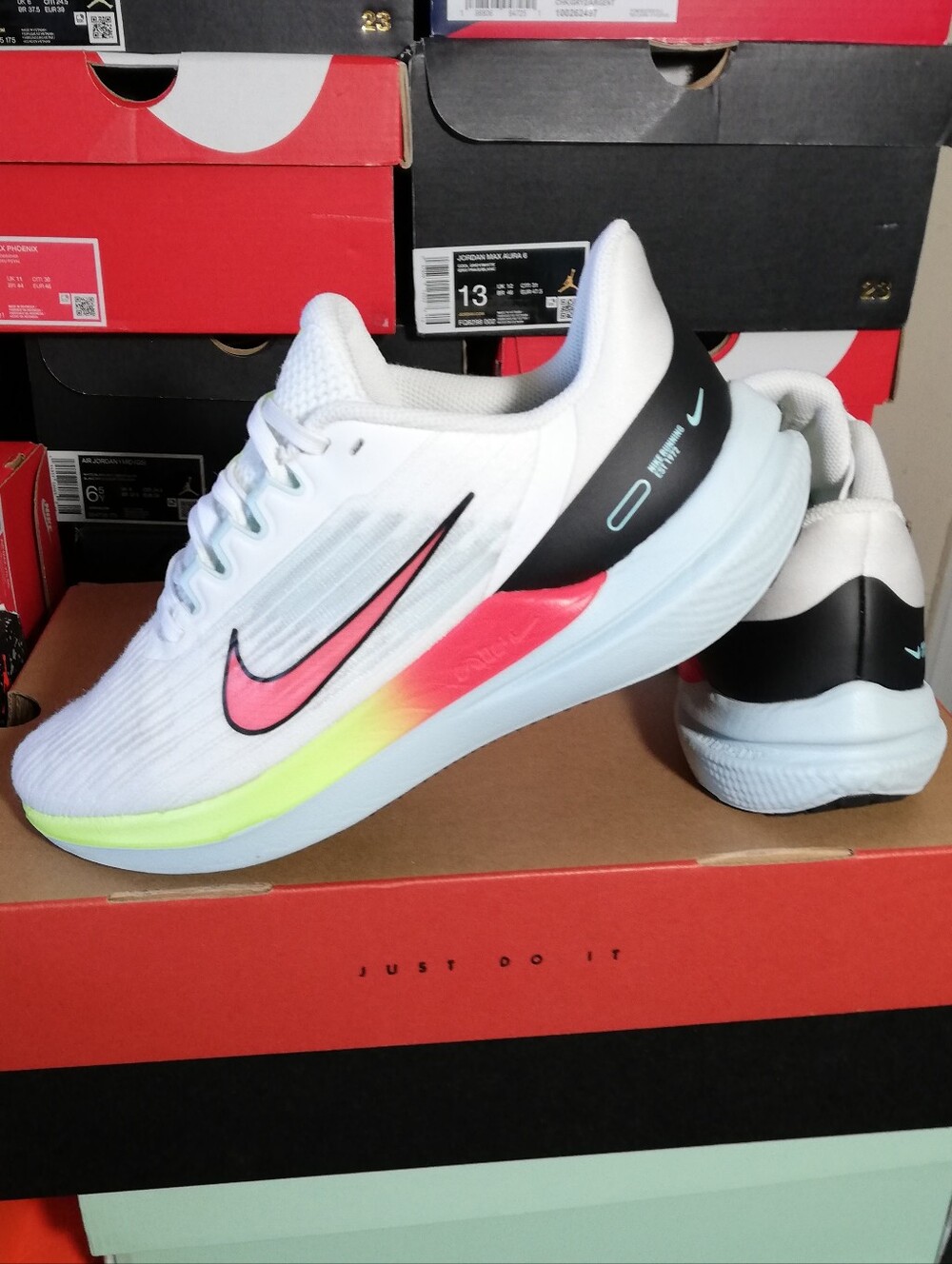 NIKE AIR ZOOM WINFLO9 WOMEN US SZ 8.5 GREAT CONDI
